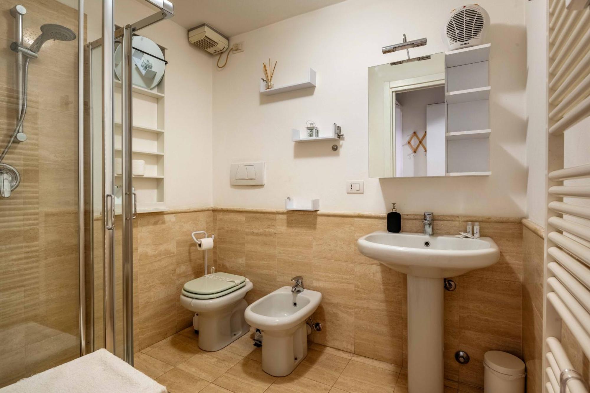 One Bedroom Apartment With Terrace Near Duomo Milano Eksteriør bilde