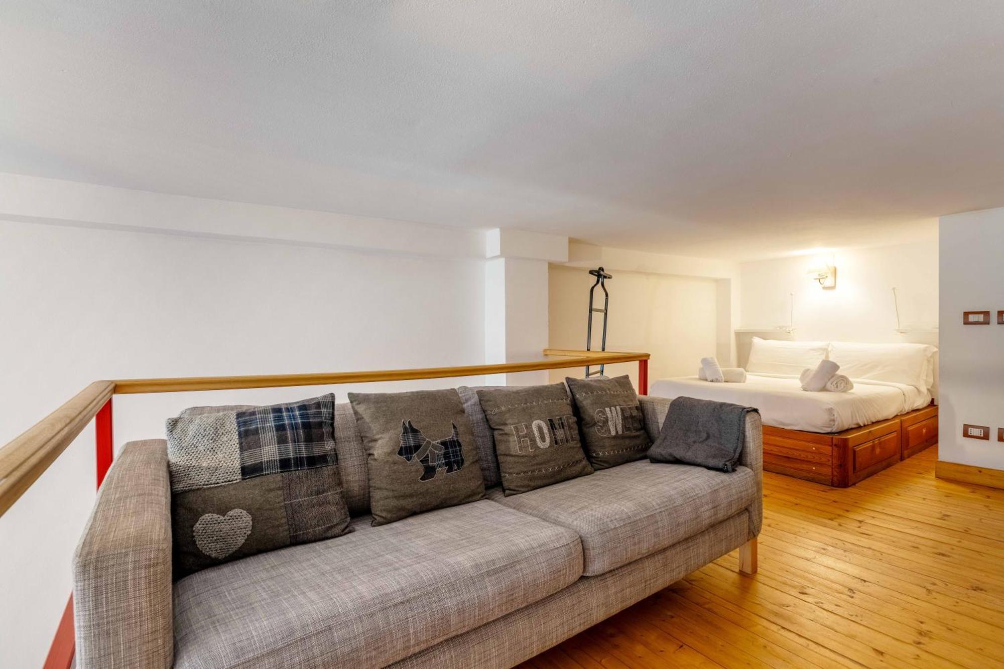 One Bedroom Apartment With Terrace Near Duomo Milano Eksteriør bilde